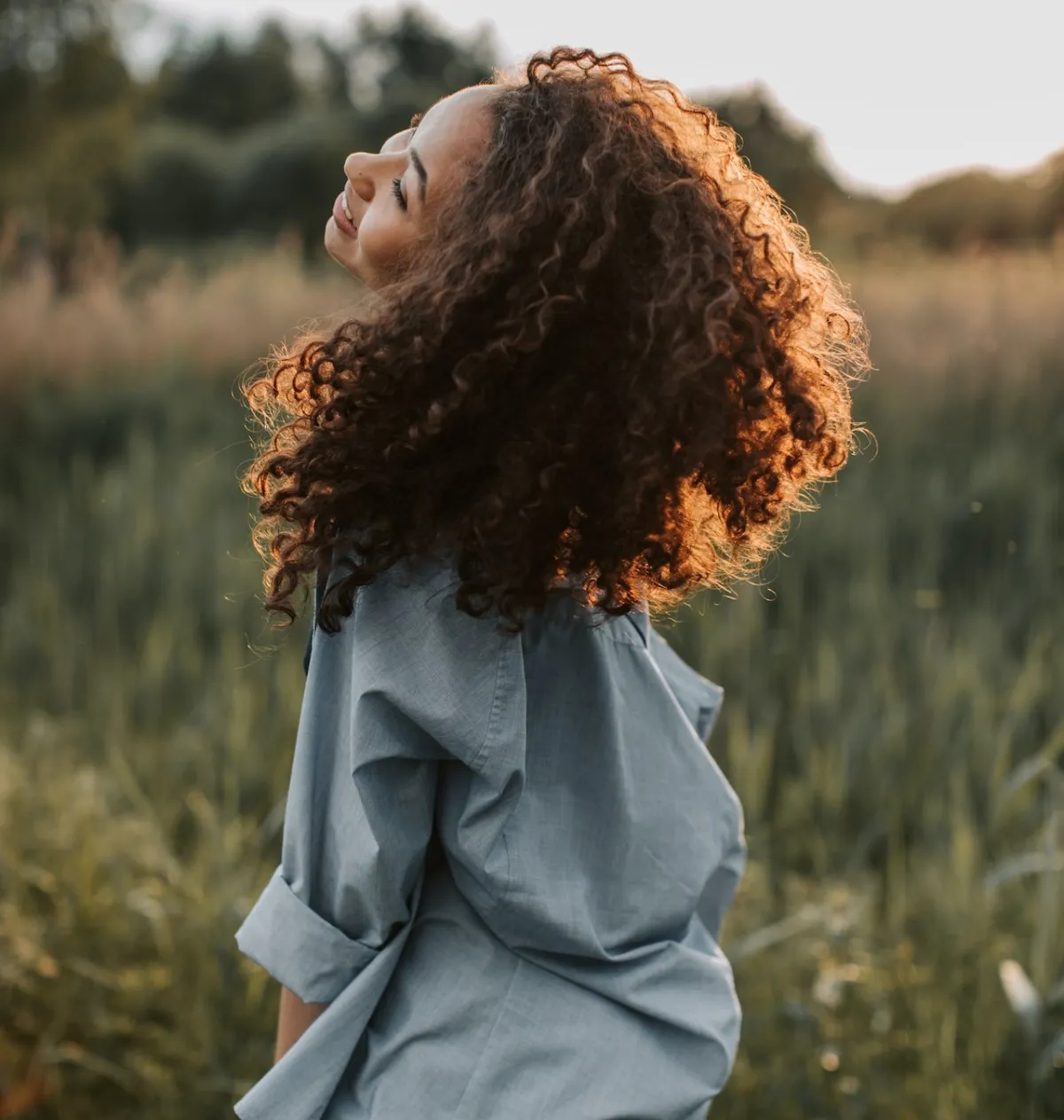 صورة فتاة سعيدة