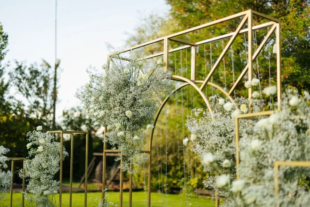 ديكور مميز في العرس المنعقد في مكان خارجي