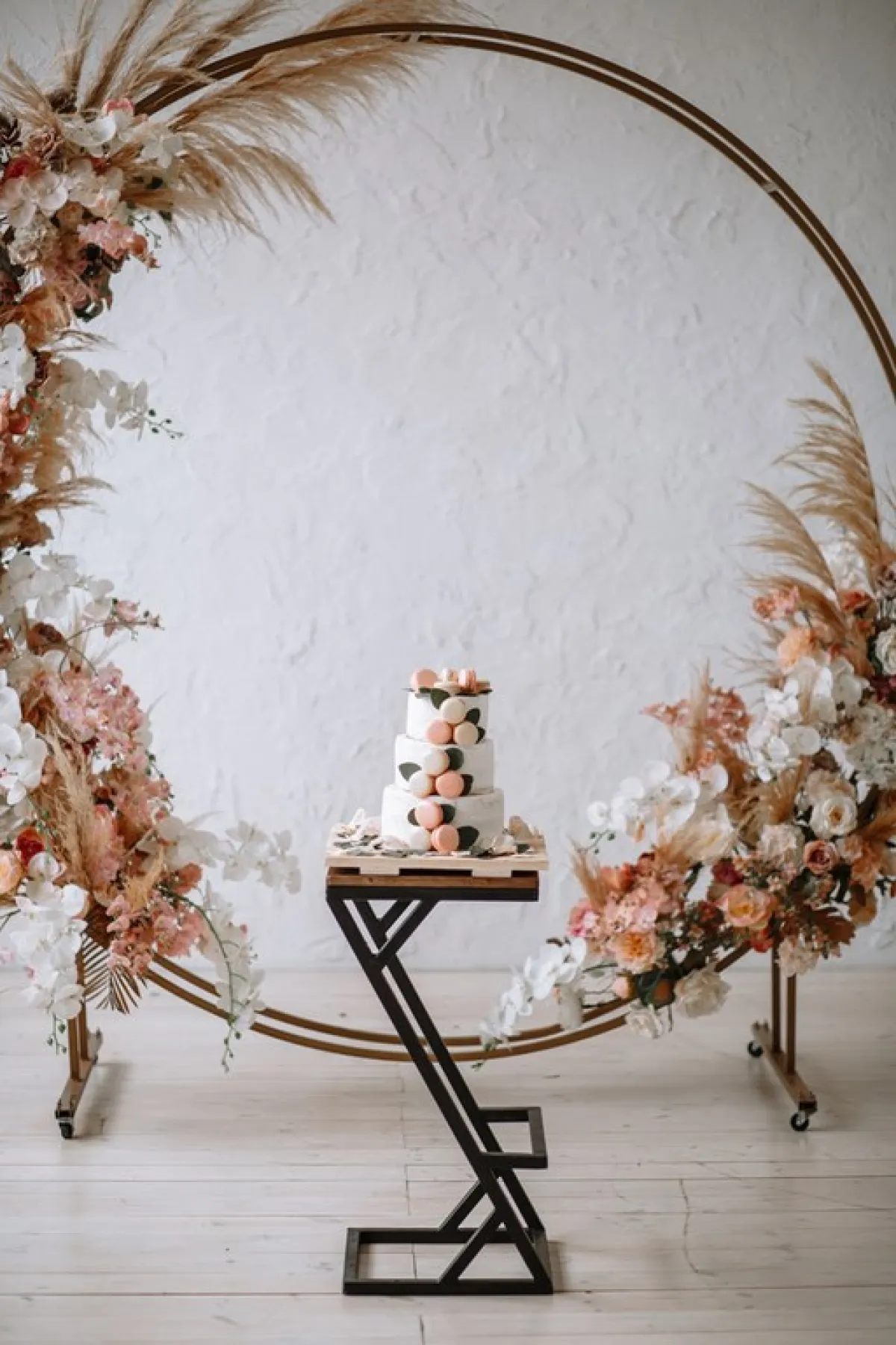 "ستاند" بسيط،في ديكور الحفل