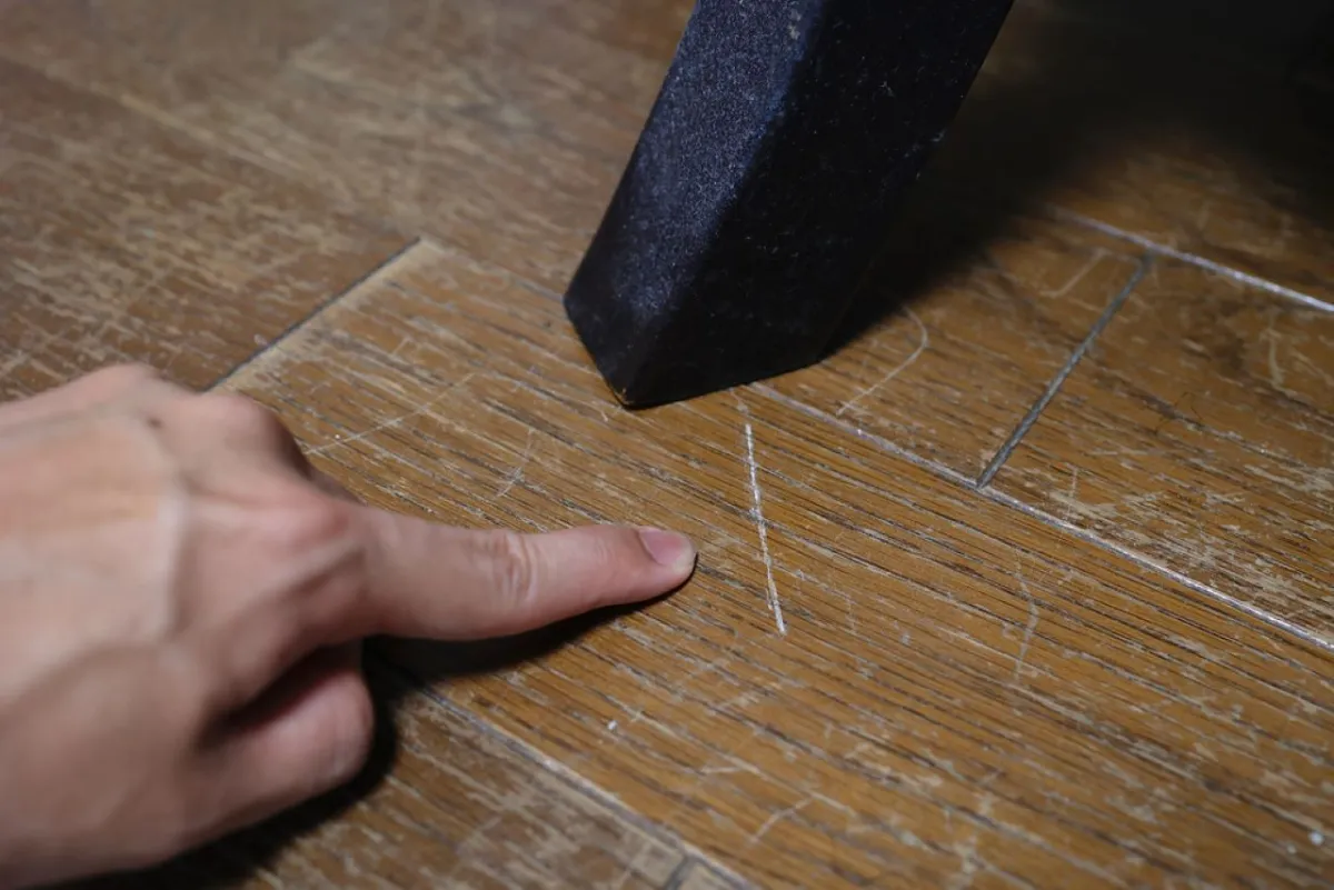 إصلاح الخدوش بوساطة القهوة المطحونة