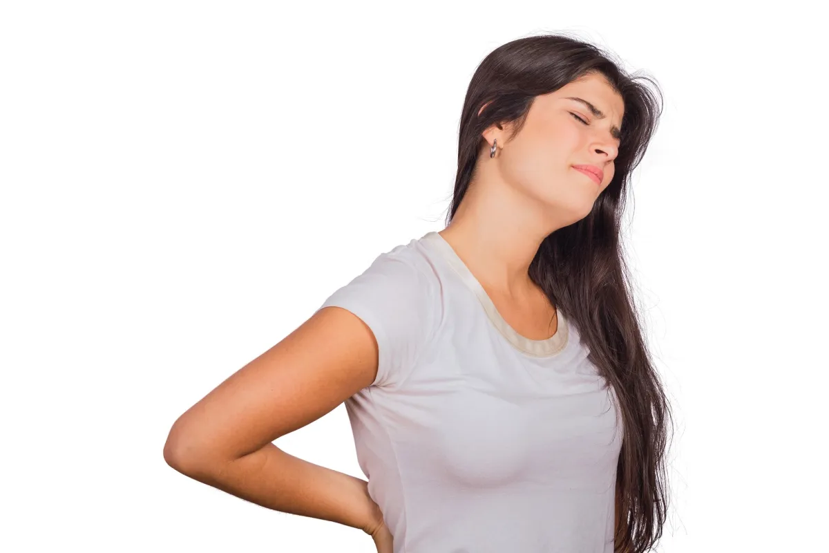 القرص المنزلق أو تضيق العمود الفقري من أبرز الأسباب الشائعة للإصابة بعرق النسا (المصدر: Freepik)