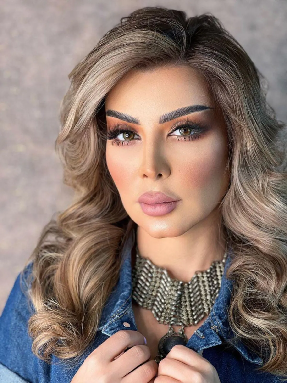 الفنانة الدكتورة نادين أكوان