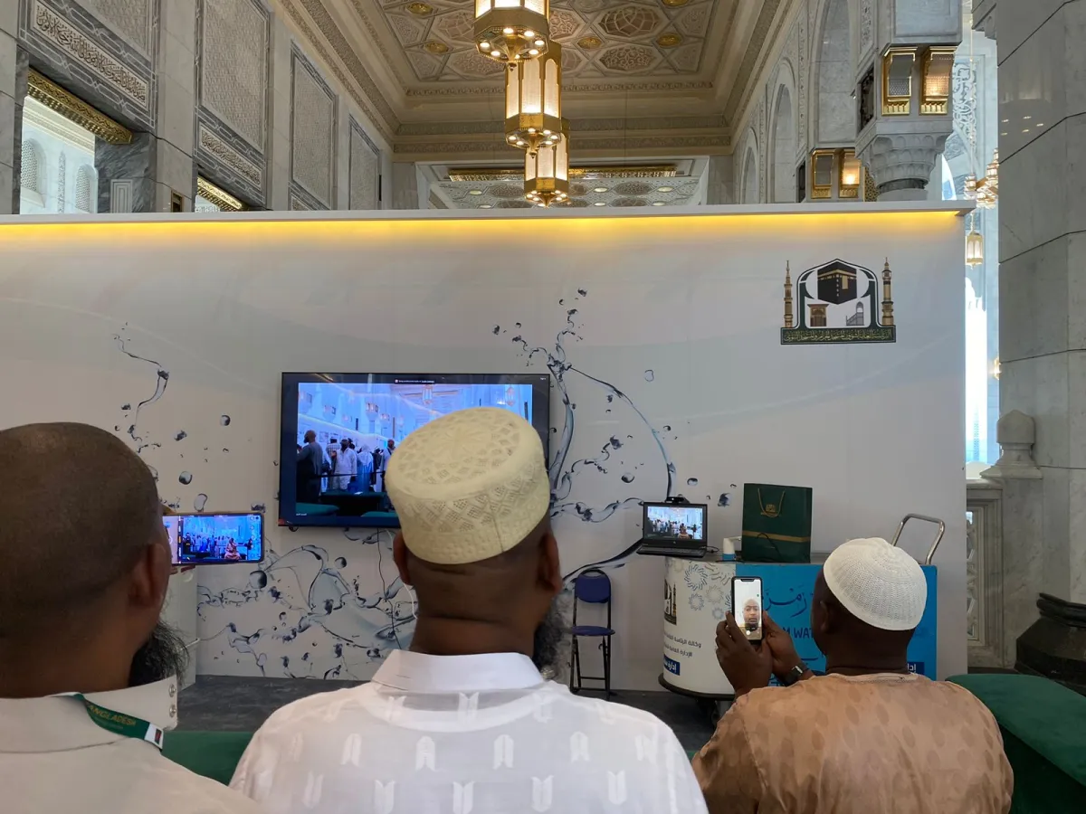 مبادرة "عايد أحبابك". الصورة من حساب الرئاسة على تويتر