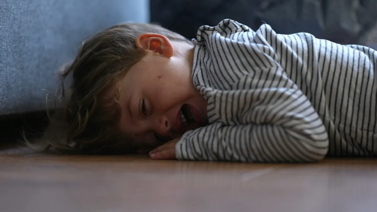 صورة طفل يبكي