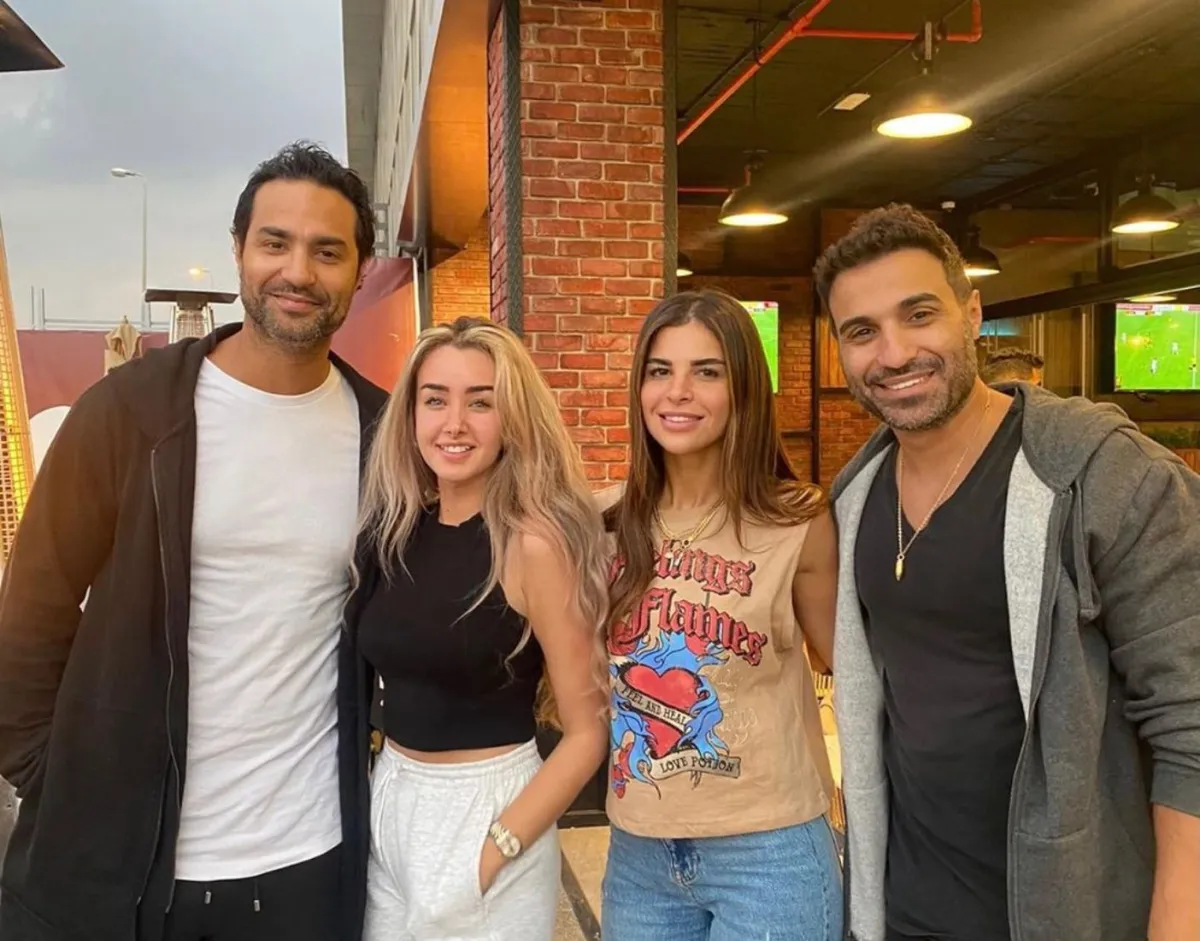 كريم فهمي وزوجته مع هنا الزاهد وأحمد فهمي - الصورة من حساب أحمد فهمي على إنستغرام