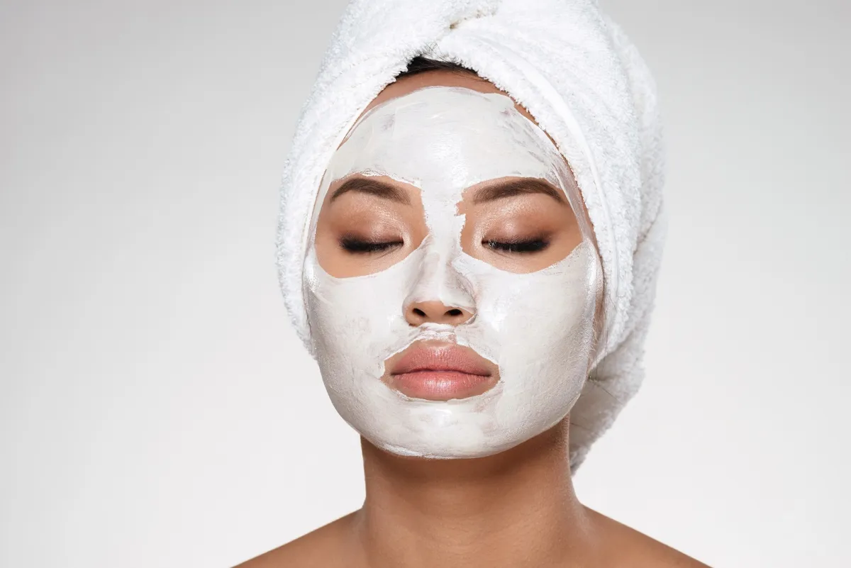 قناع الطين- الصورة من Freepik