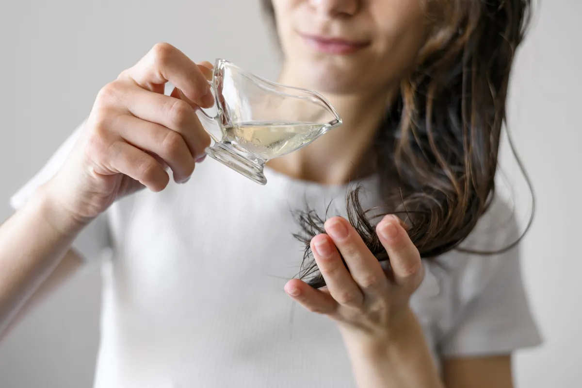 زيت الزيتون للشعر - الصورة من freepik 