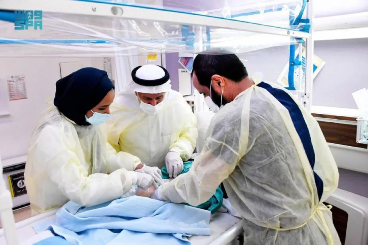 انفاذا لتوجيهات خادم الحرمين الشريفين.. إجراء عملية فصل التوأم السيامي السوري بسام وإحسان غدا