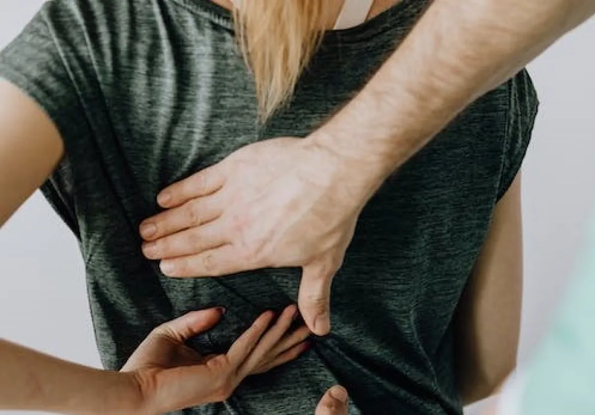 هشاشة العظام: اكتشفي العناصر الغذائية التي تقيك من الإصابة (المصدر: pexels )