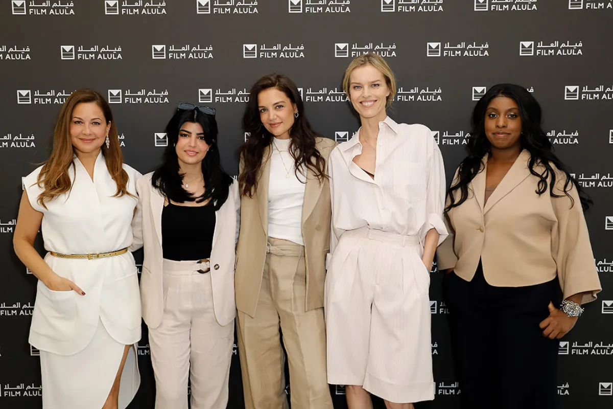 من اليمين: شارلين ديليون جونز، إيفا هيرزيغوف، كيتي هولمز، ميلا الزهراني، وريا أبي راشد