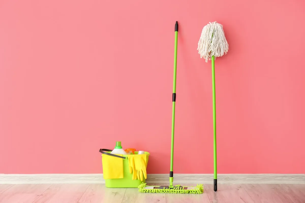 تلميع الأرضيات من دون استخدام المنظفات الجاهزة