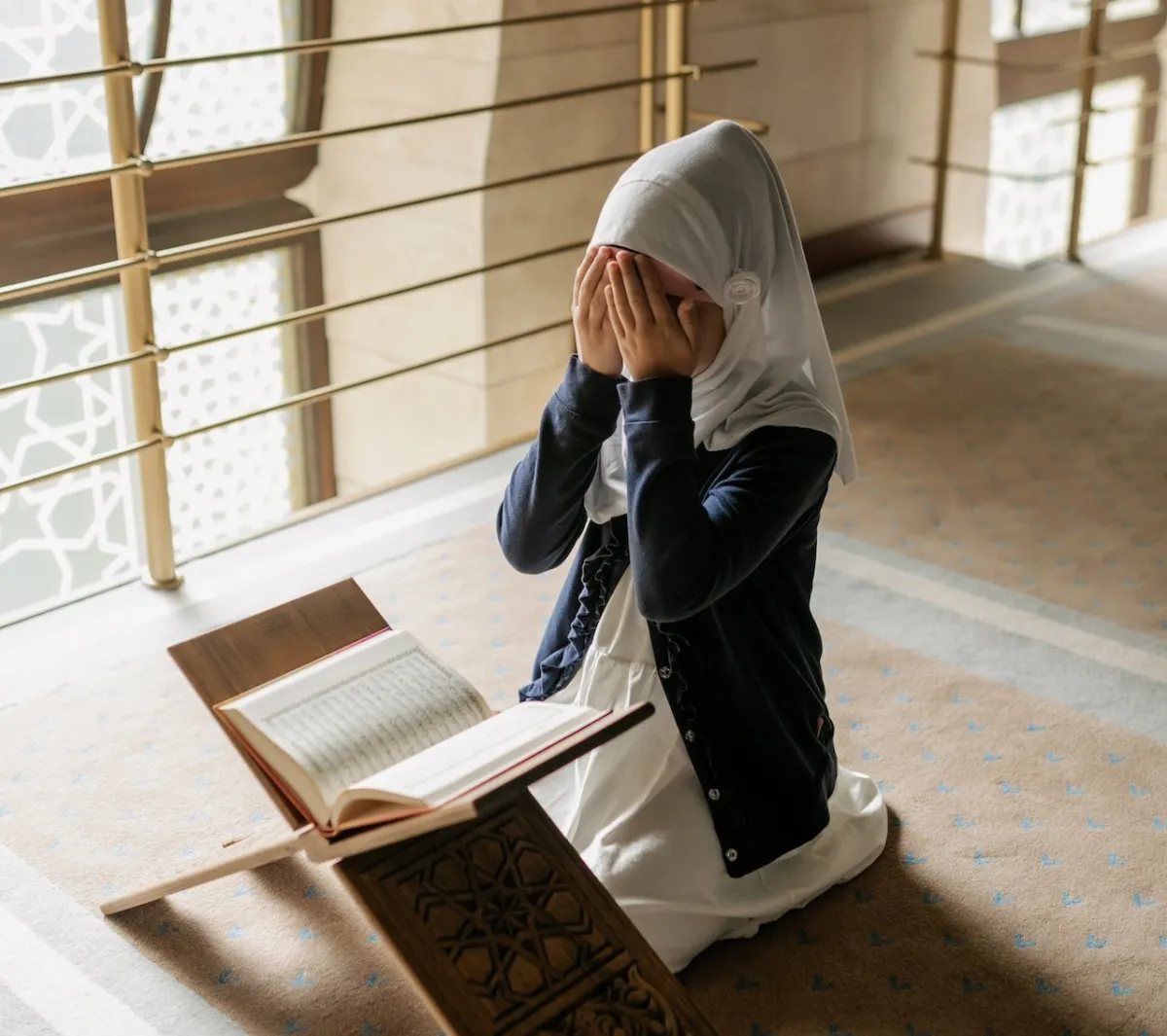 صورة لامرأة مؤمنة