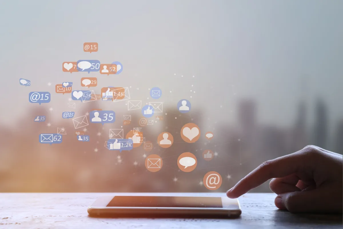 فعالية الشركة عبر وسائل التواصل الاجتماعي أساس