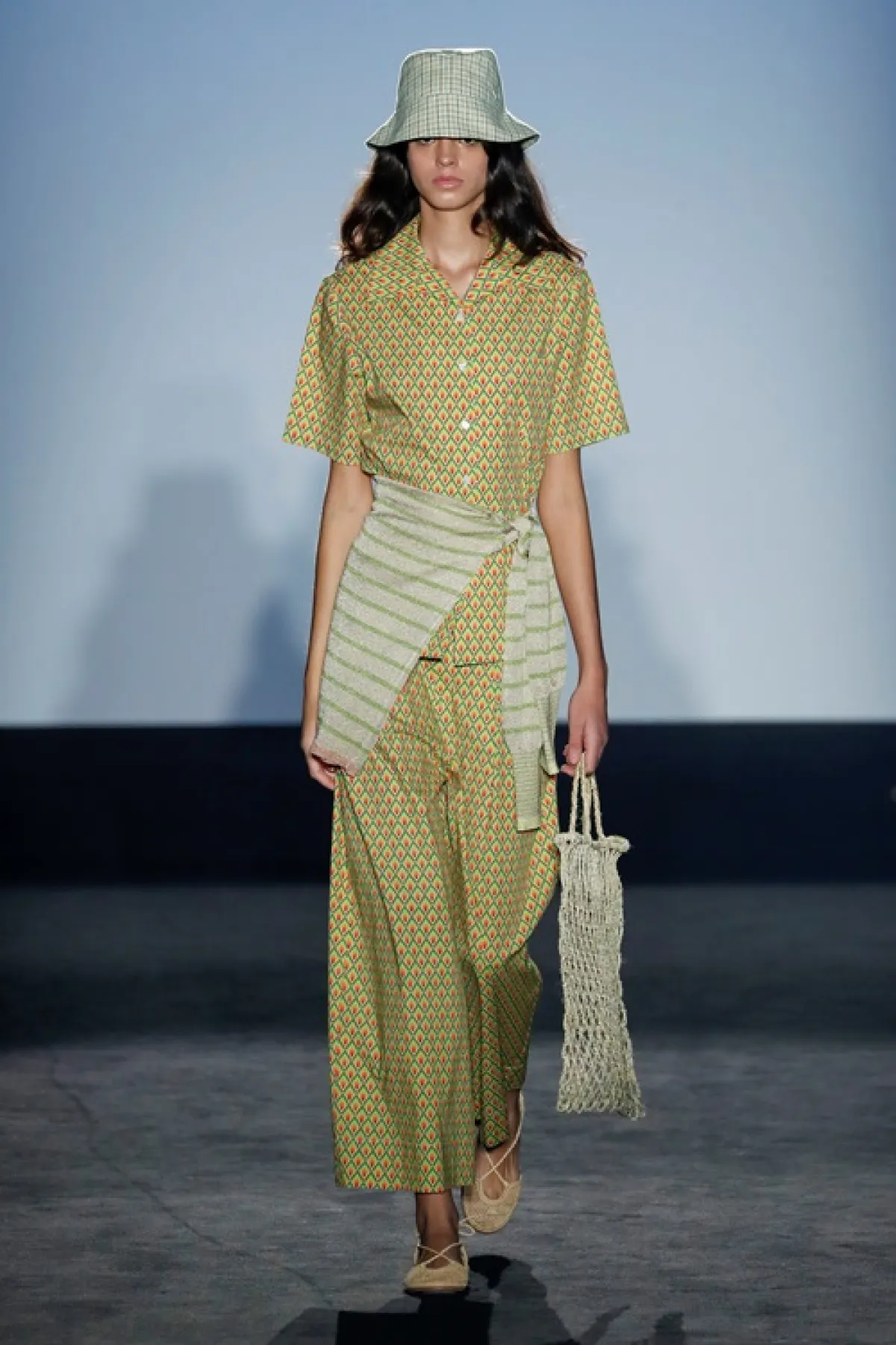 البنطلون الفضفاض من إز كامينغ Is Coming