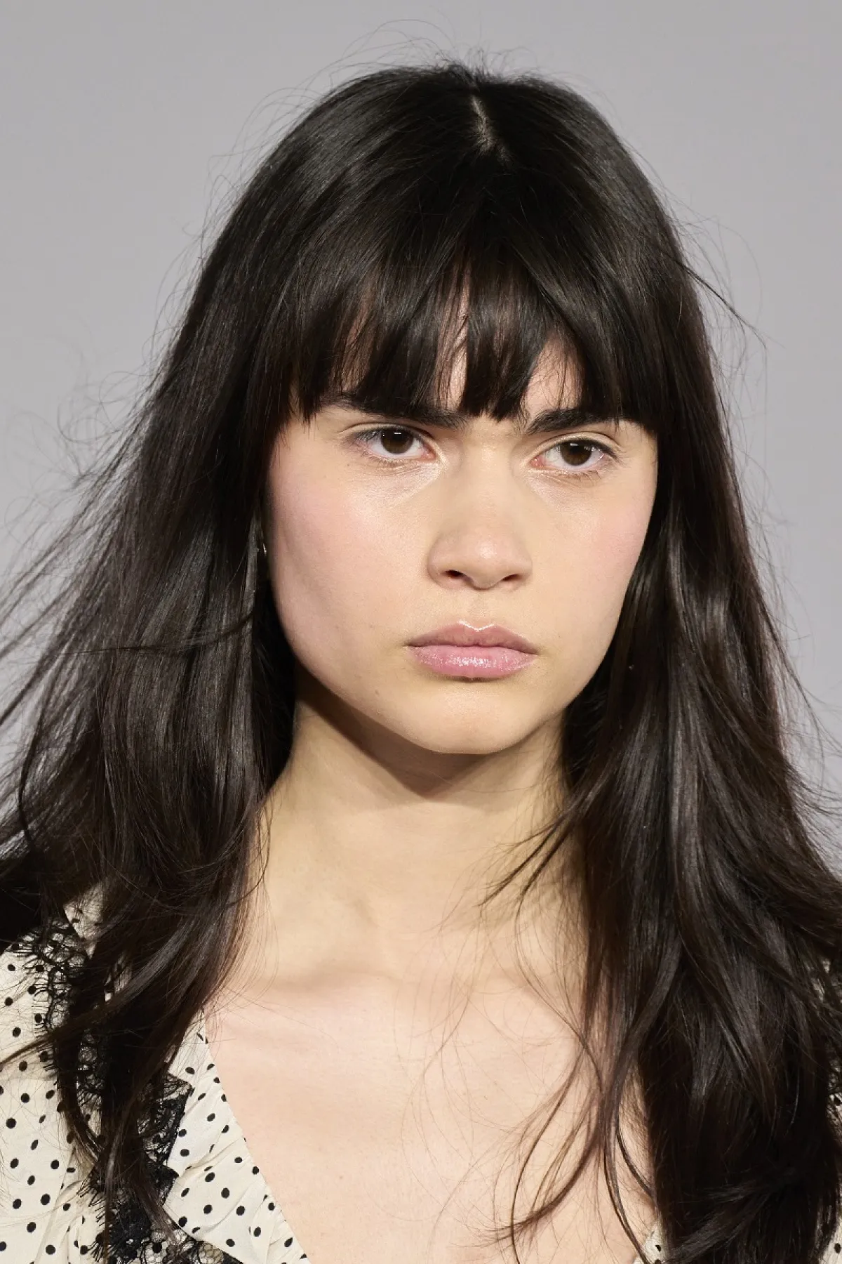 تسريحات شعر مع الغرة