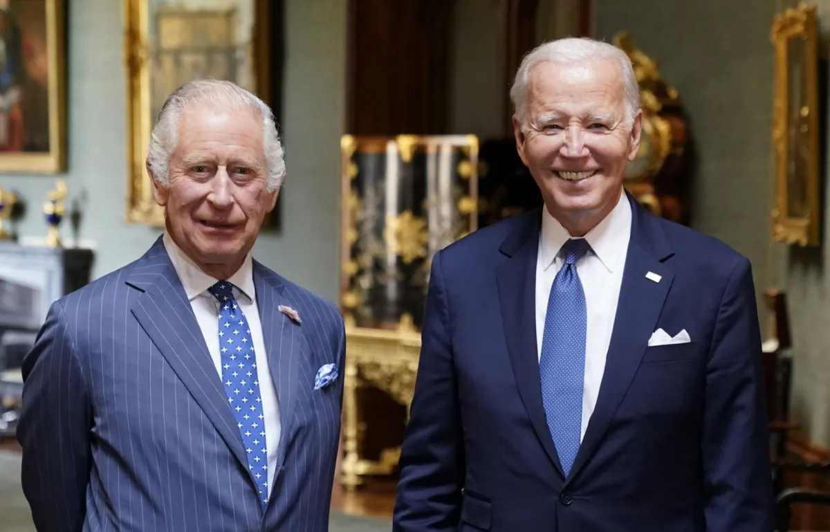 الملك تشارلز والرئيس الأمريكي جو بايدن (King Charles III and US President Joe Biden). مصدر الصورة: Andrew Matthews / POOL / AFP