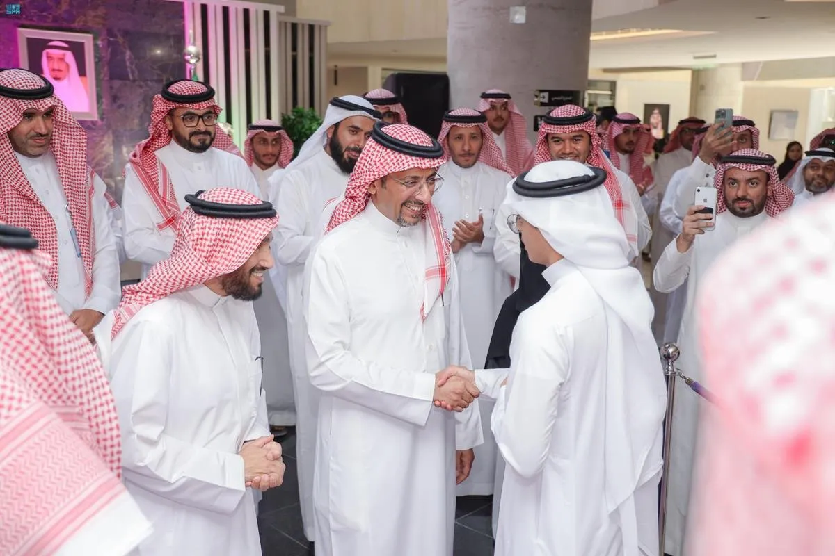  وزير الصناعة والثروة المعدنية يستقبل الطلبة. الصورة من واس