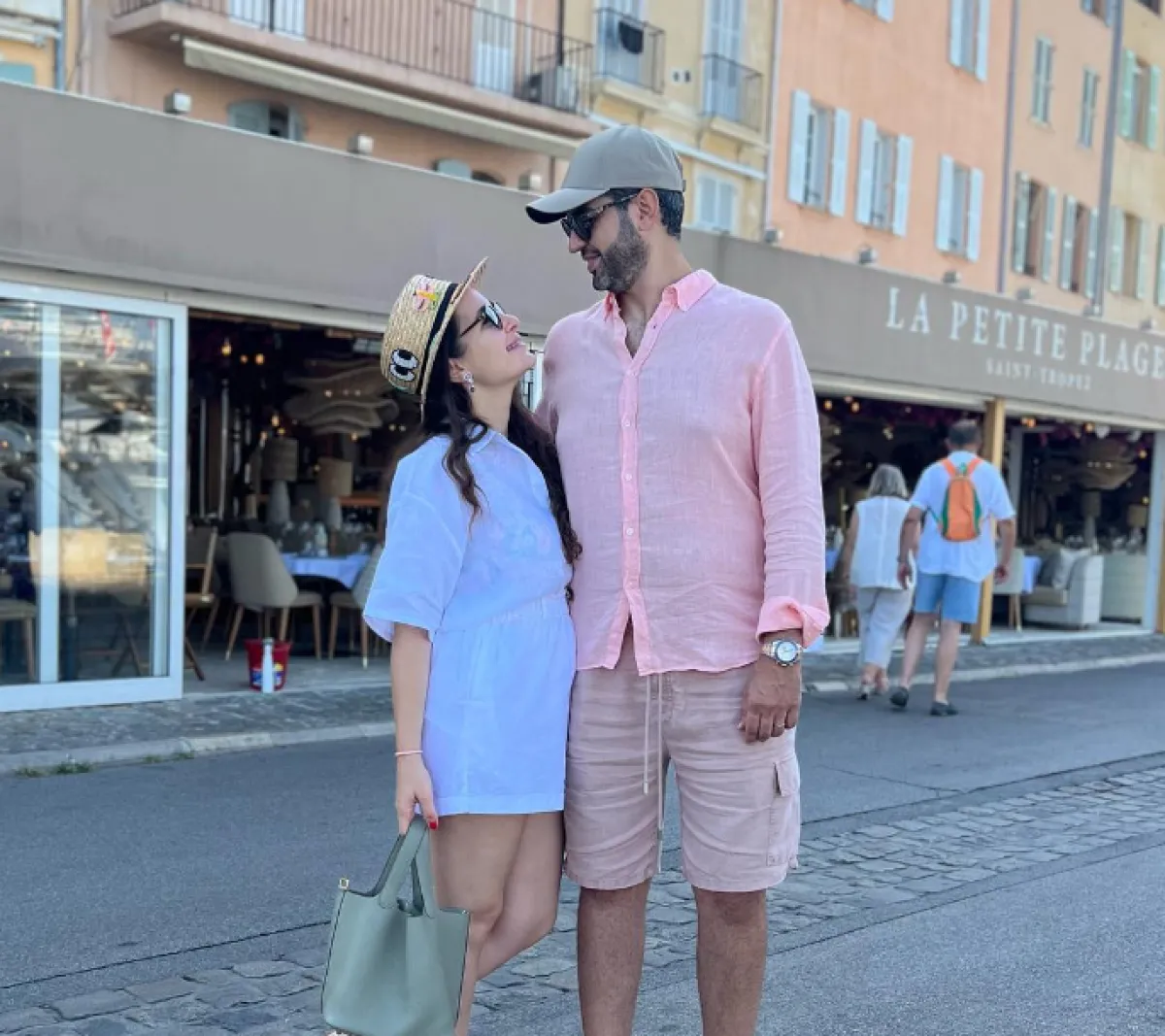 شام الذهبي مع زوجها -الصورة من حسابها في إنستغرام