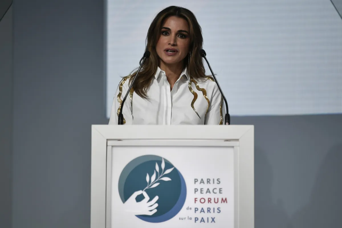 الملكة رانيا Queen of Jordan Rania Al Abdullah «مصدر الصورة: STEPHANE DE SAKUTIN / AFP»