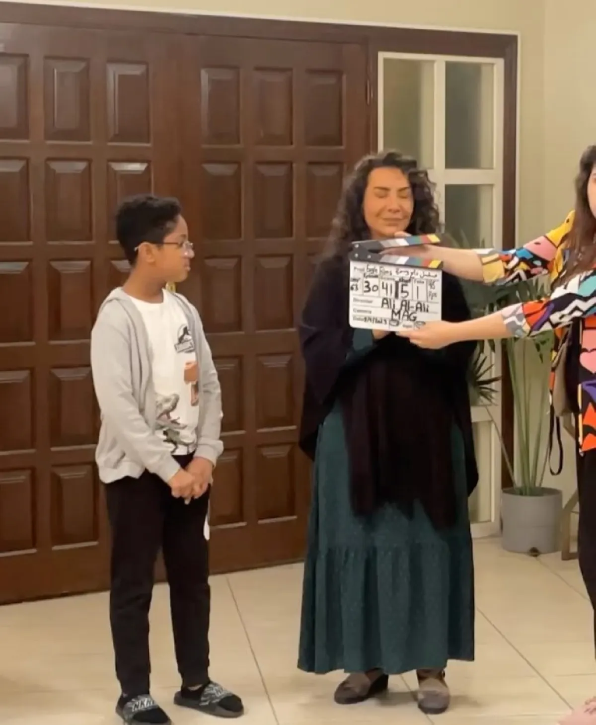 حسن اليوسفي وهدي حسين في كواليس ملح وسمرة- الصورة من حسابه على الانستغرام