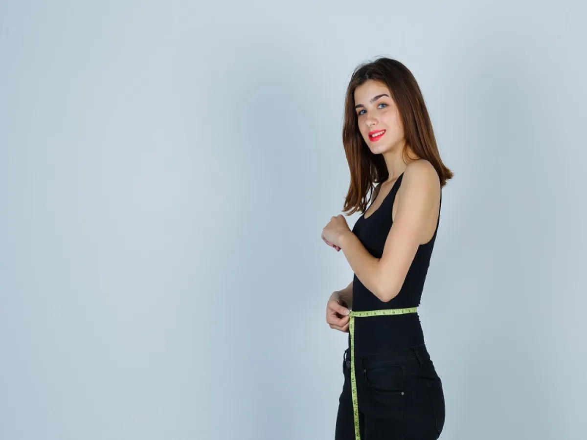 استهلاك سعرات حرارية أكثر مما يتم حرقه خلال اليوم هو مفتاح زيادة الوزن (المصدر: Freepik)