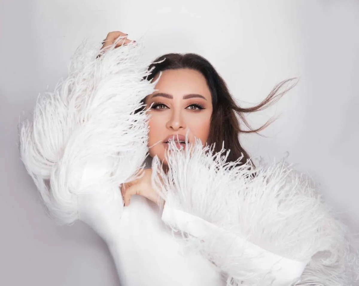 لطيفة - الصورة من صفحتها الرسمية على الفيس بوك