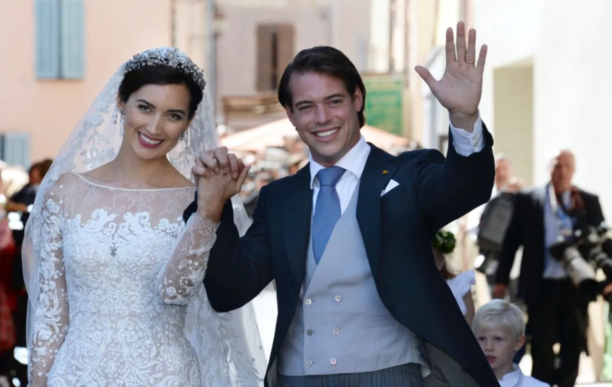 الأمير فيليكس والأميرة كلير (Prince Felix of Luxembourg and his wife German student Claire Lademacher). مصدر الصورة: ANNE-CHRISTINE POUJOULAT / AFP