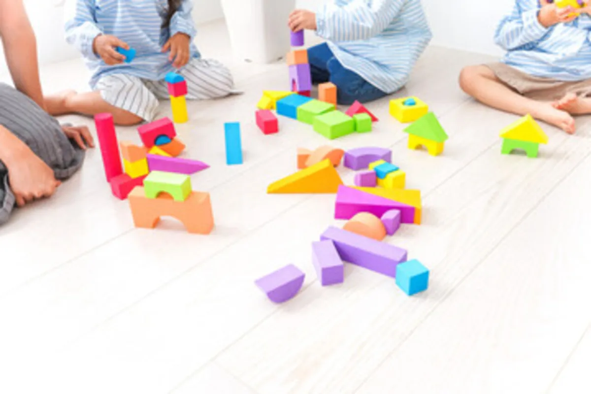 صورة تعبر عن فرص اكتشاف مواهب الصغار