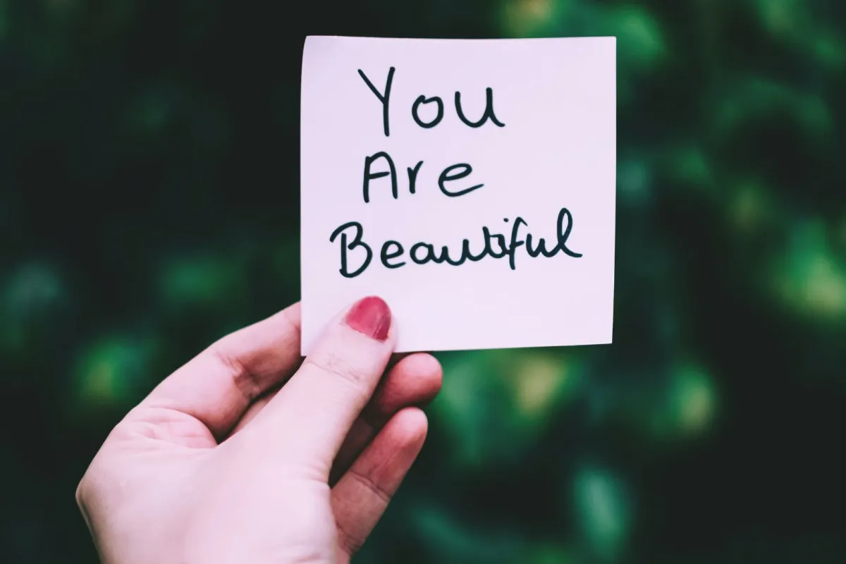 صفات المرأة الجميلة 