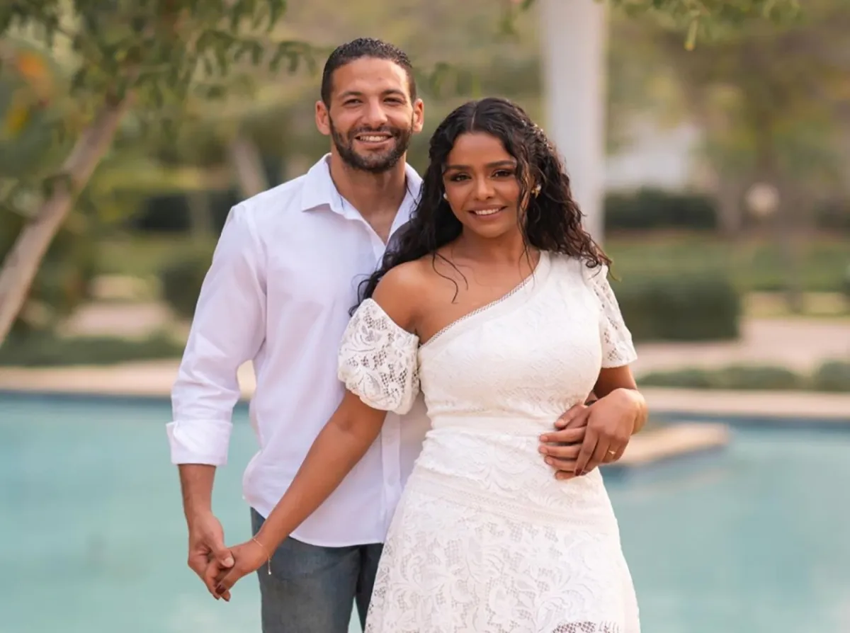 أسماء أبو اليزيد برفقة خطيبها - الصورة من صفحتها على إنستغرام