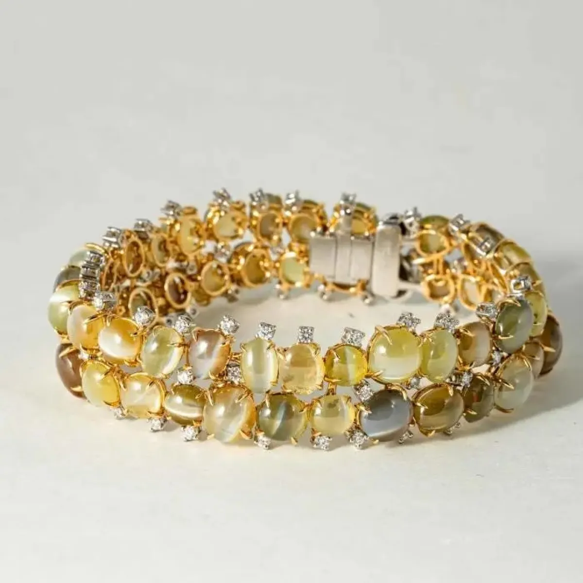 سوار Cats-Eye Chrysoberyl من Shreve, Crump & Low