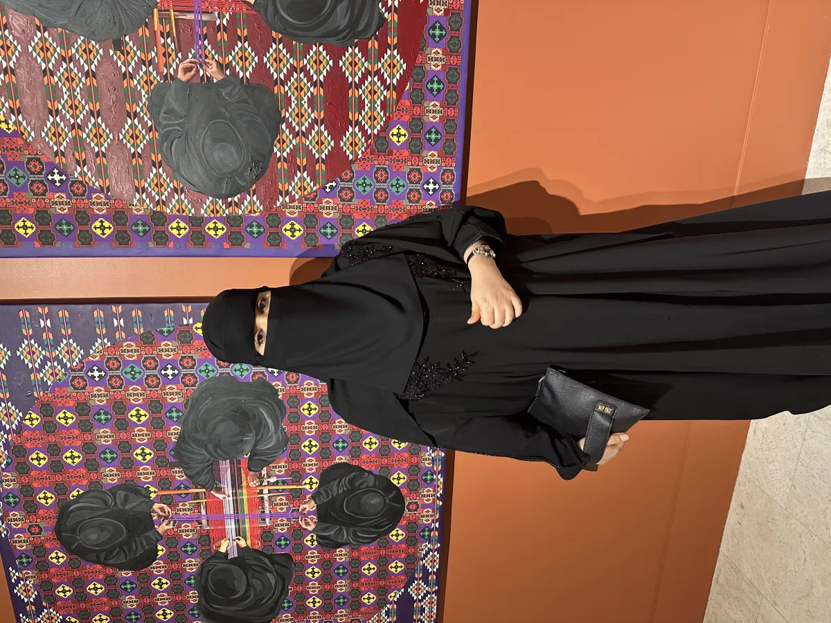 سكنة حسن فنانةٌ تشكيليةٌ 