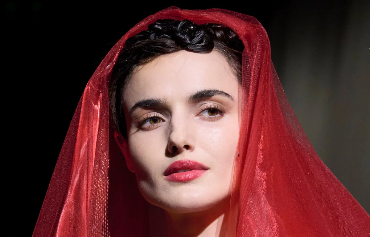 أبرز صيحات الجمال من أسبوع باريس Couture Beauty Looks