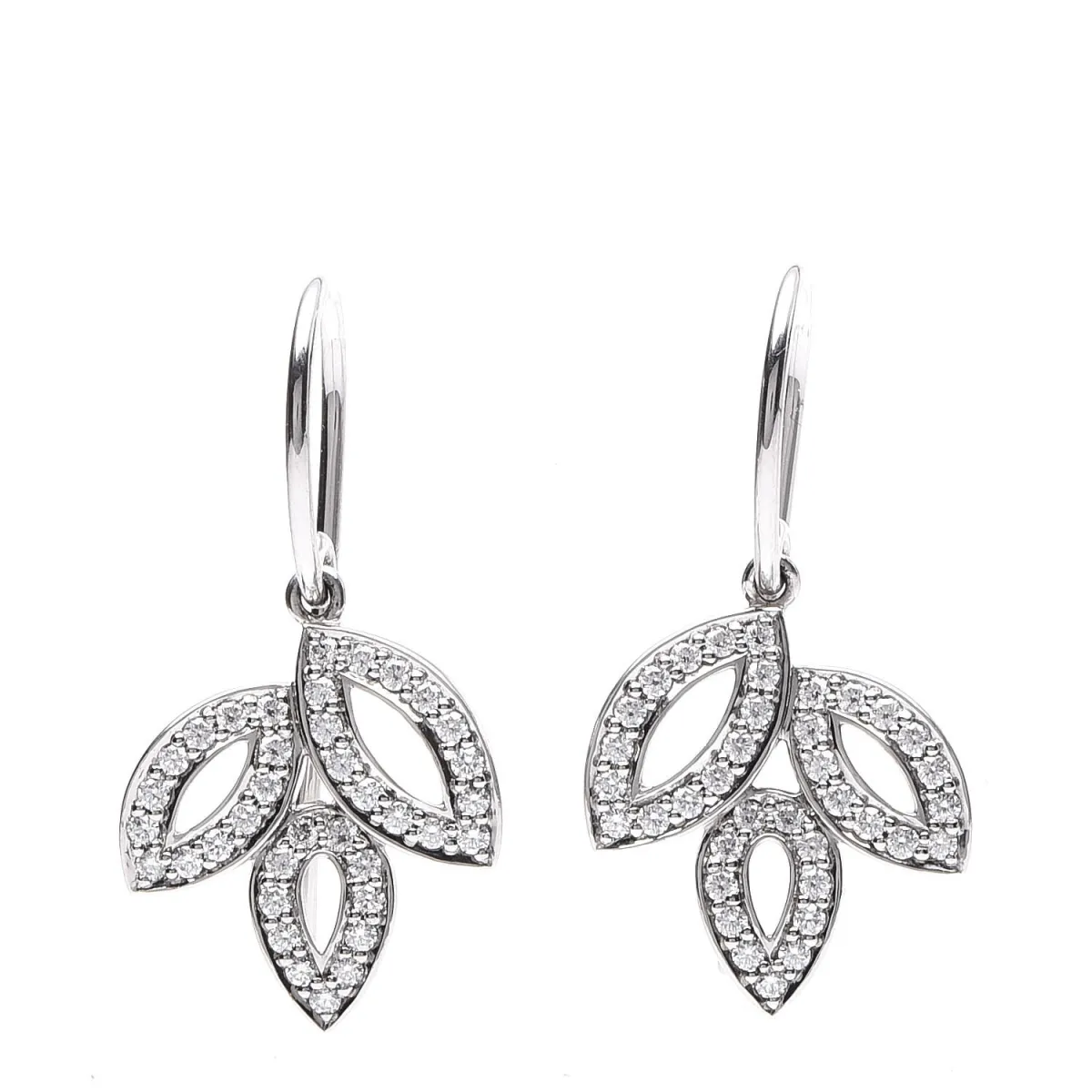 أقراط Lily Cluster من ماركة Harry Winston