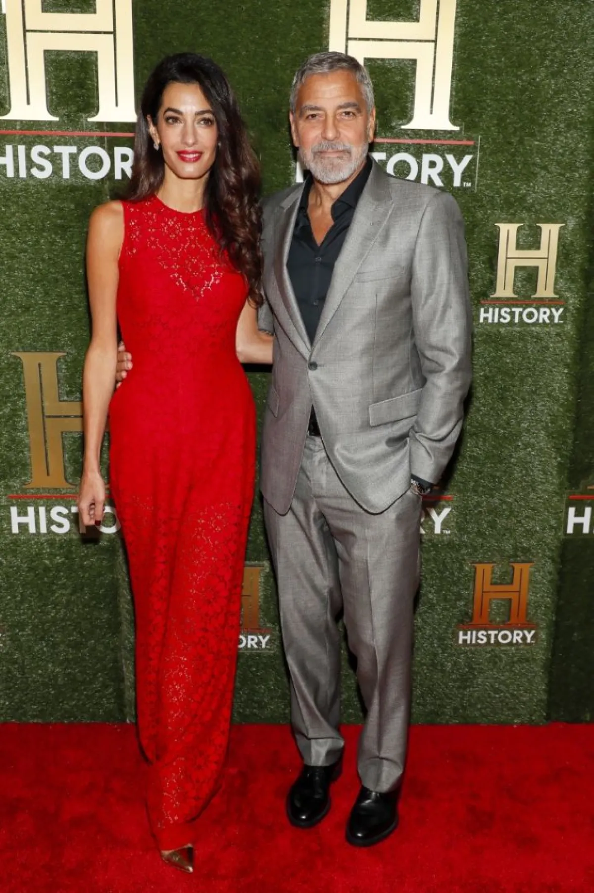 جورج كلوني وأمل كلوني «Amal Clooney and George Clooney»- مصدر الصورة: Paul Morigi/Getty Images for History/AFP