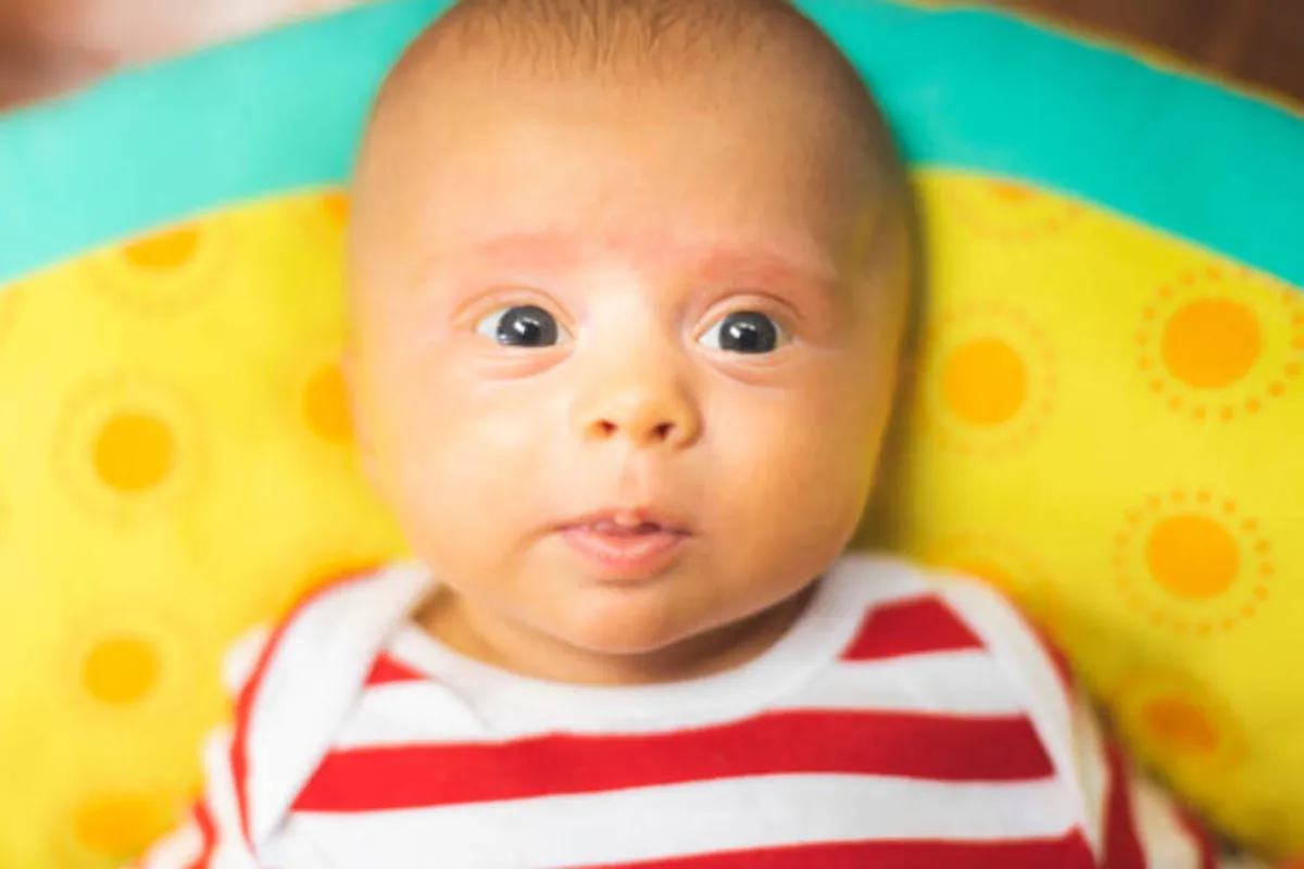 صورة لطفل خديج ببشرة غامقة