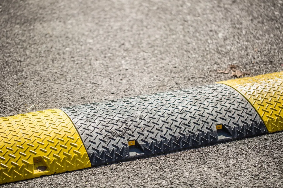 المطبات مصممة لتخفيف السرعة