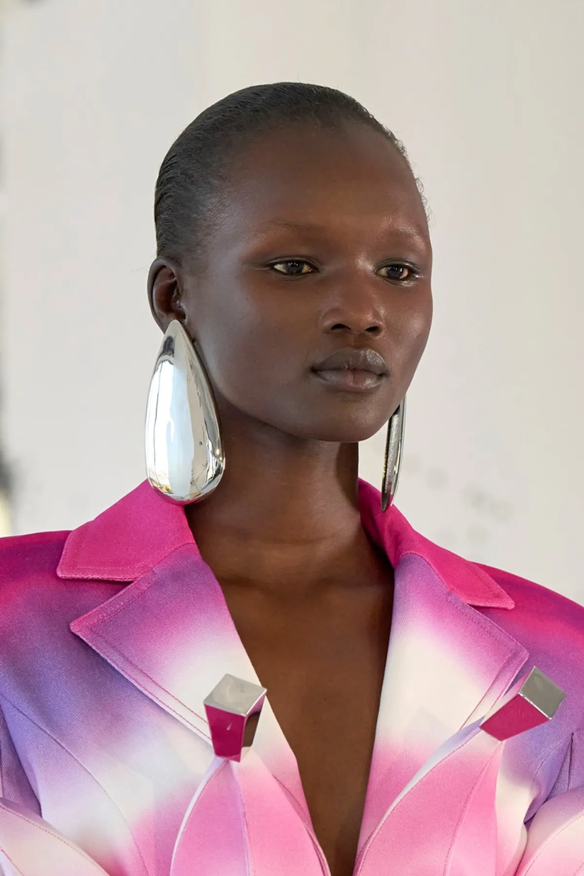  أقراط من عرض أزياء Area S23