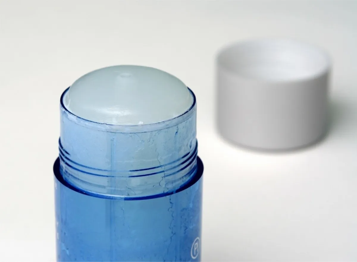 مزيل التعرق الخالي من الألومنيوم "للسيطرة" على بقع التعرق