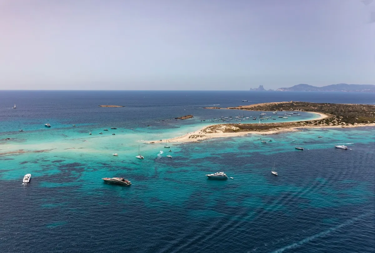 أسباب تدفعك لزيارة جزيرة الفورمونتيرا