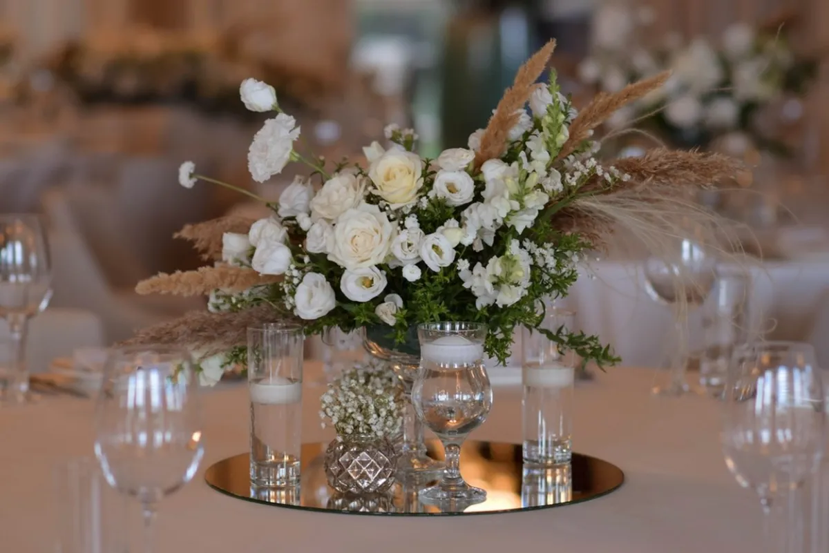 تزيين طاولة الحضور