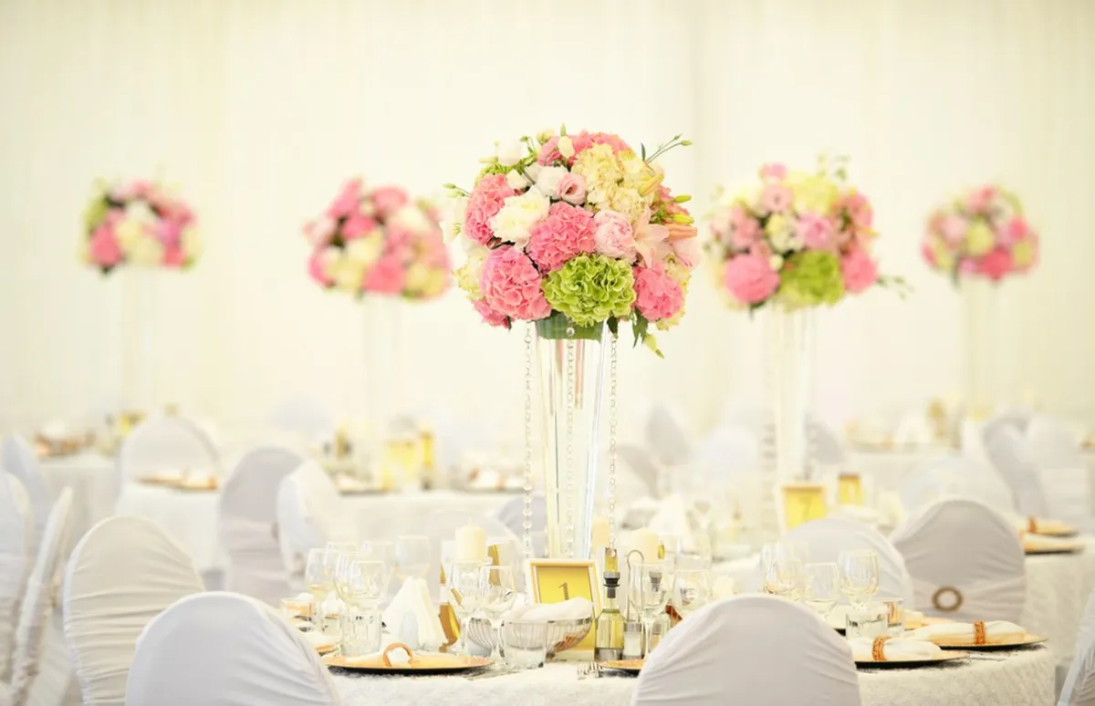 طاولات الحضور