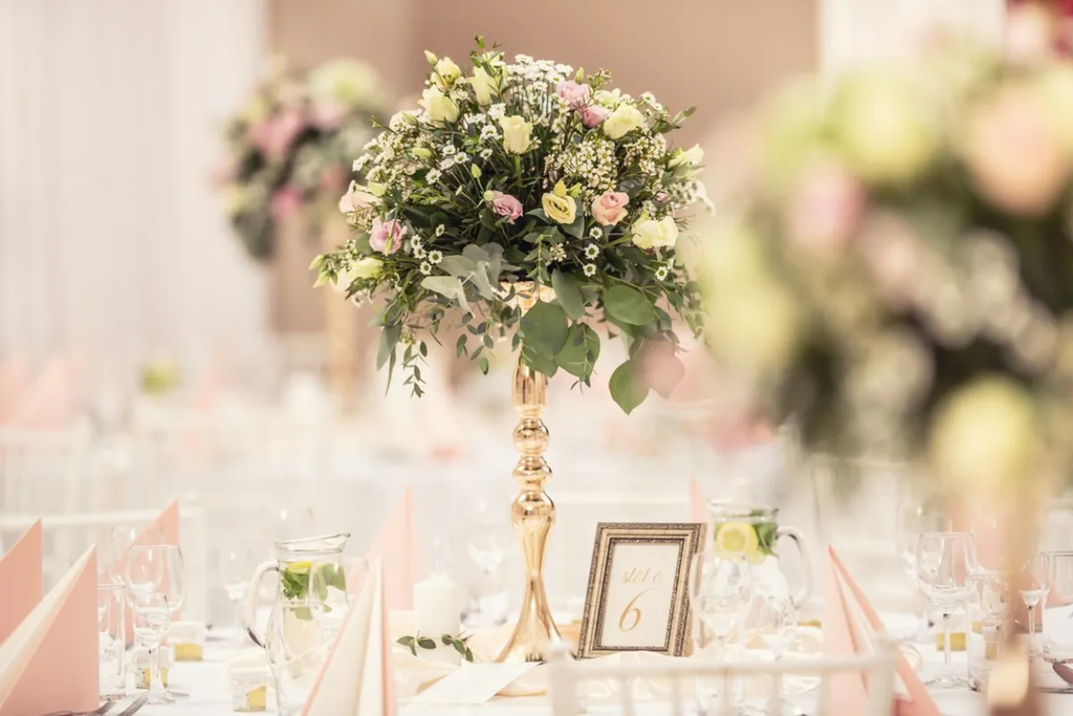 طريقة تزيين الطاولات في الأعراس