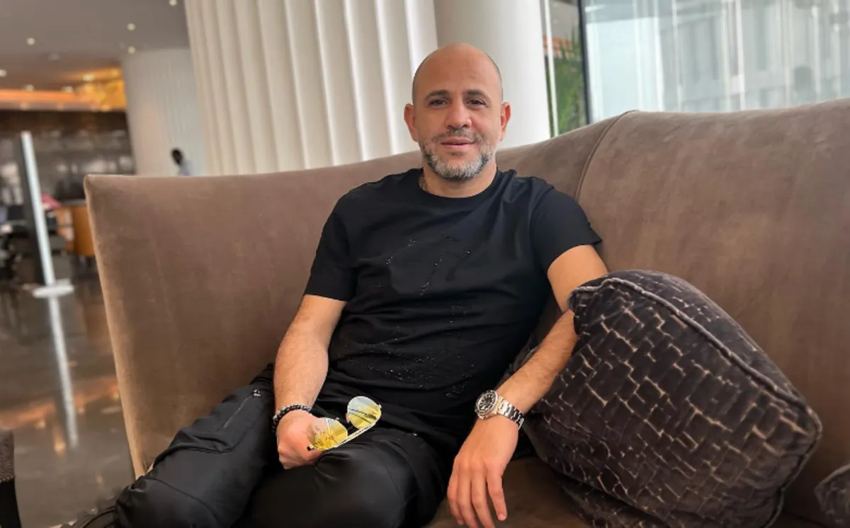 عزيز الشافعي - الصورة من صفحته الرسمية على فيس بوك