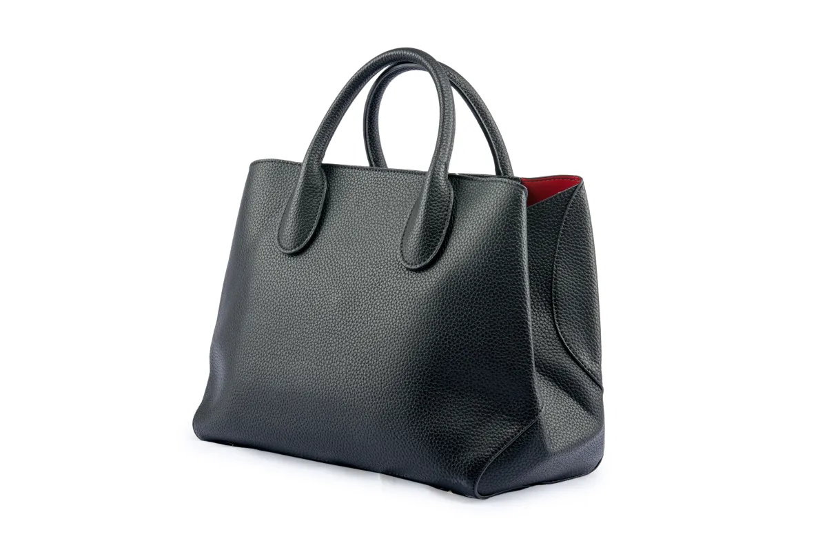 وصفات طبيعية للتخلص من البقع المزعجة التي تُلطخ الحقيبة الجلدية.. ما هي؟