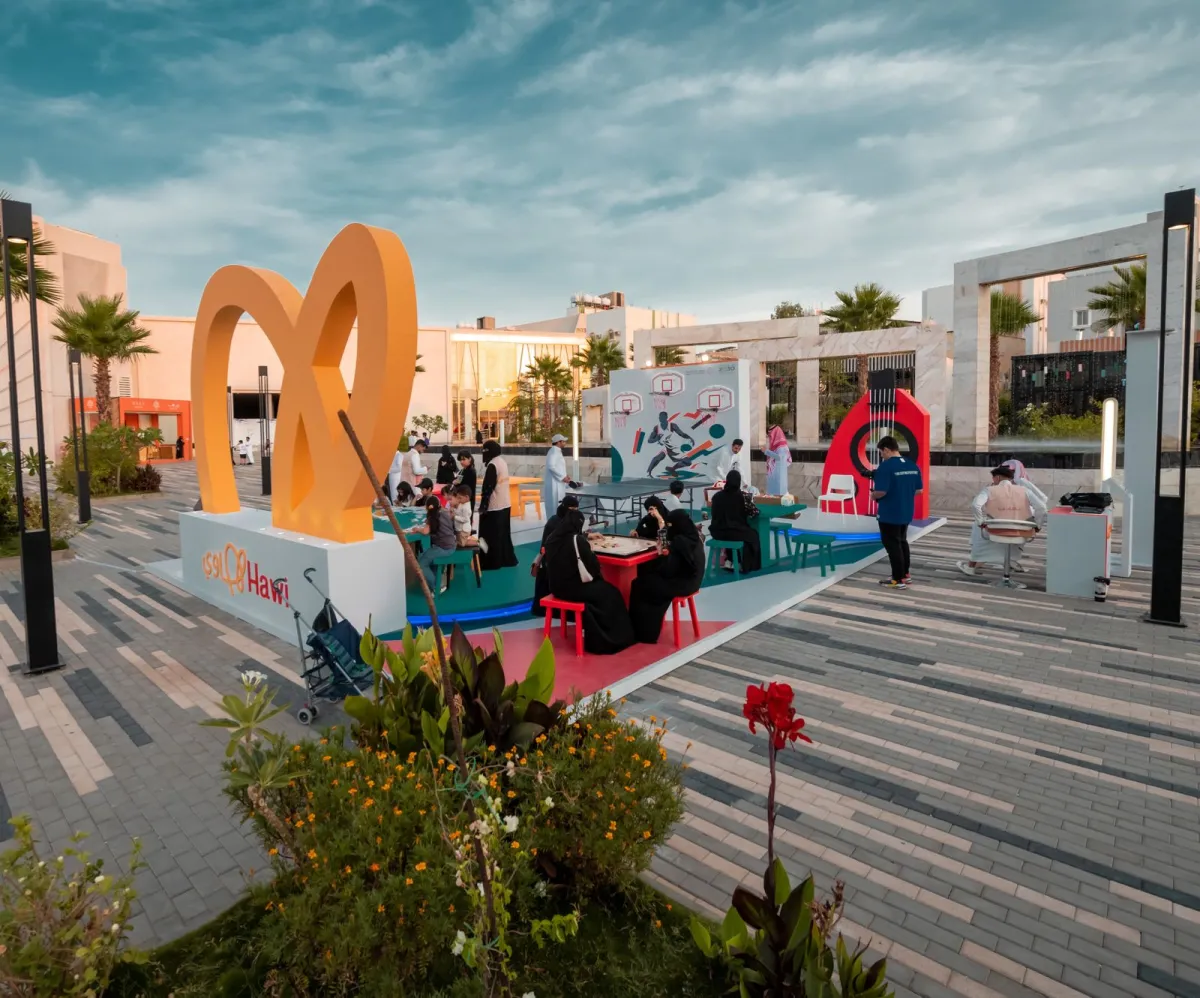 خدماتها تأسيس الأندية أو الانضمام إلى أندية قائمة والحصول على التراخيص