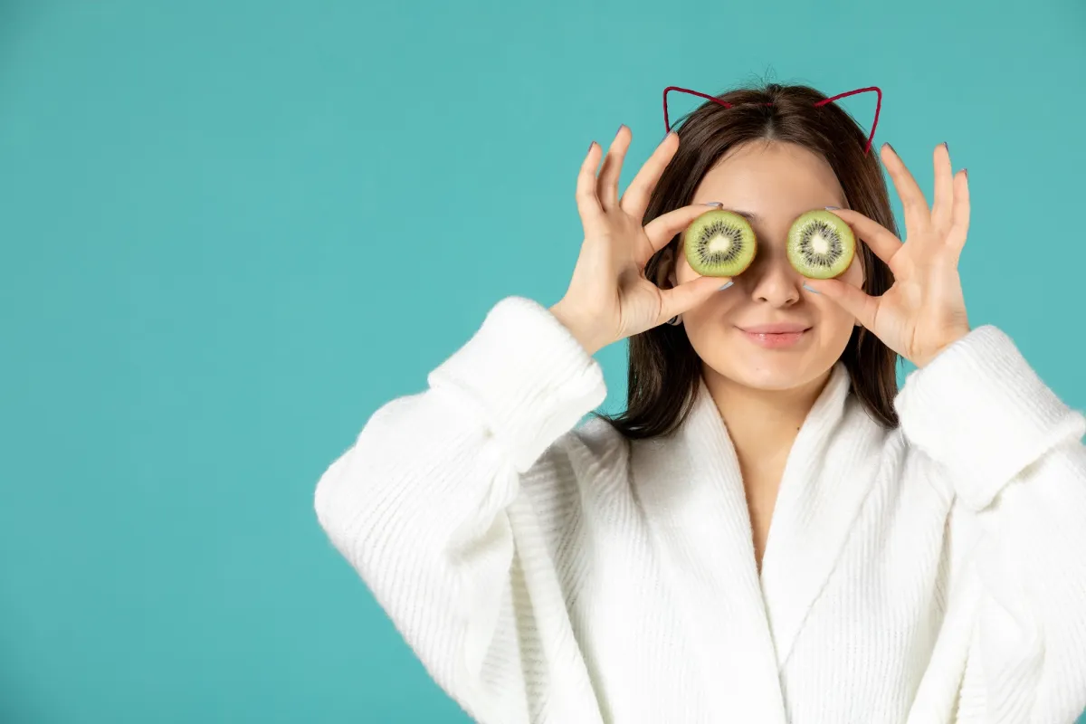 الكيوي لحماية البشرة من حب الشباب - الصورة من freepik 