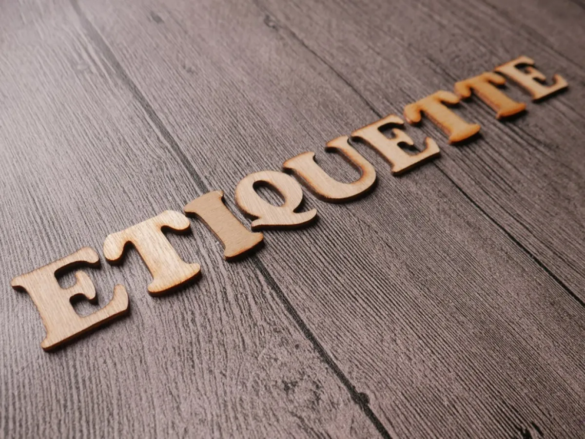 قواعد في الإتيكيت