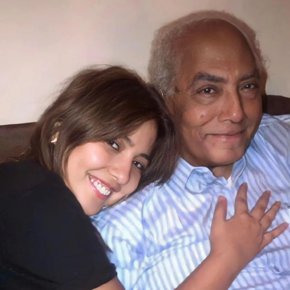 مي كساب ووالدها الراحل - الصورة من حسابها على الفيس بوك
