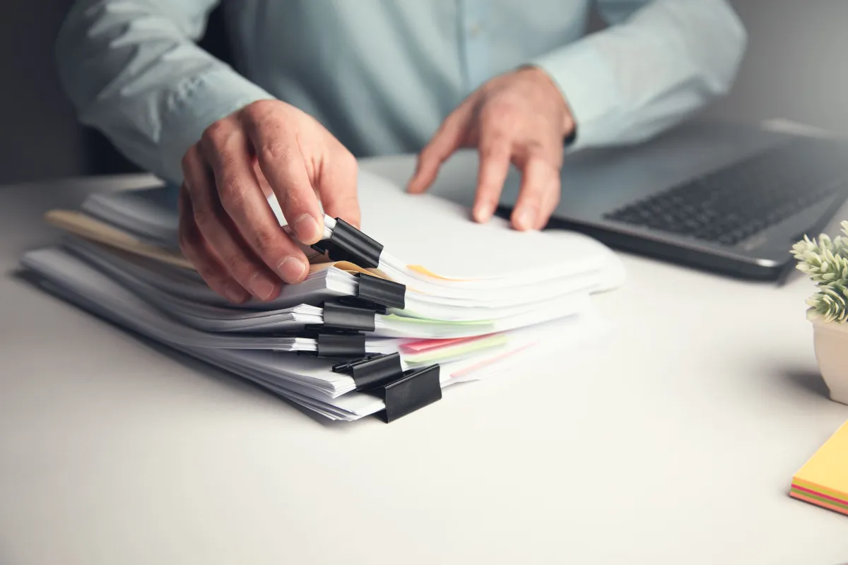 حفظ رسائل البريد المشتركة بين الموظف والمدير